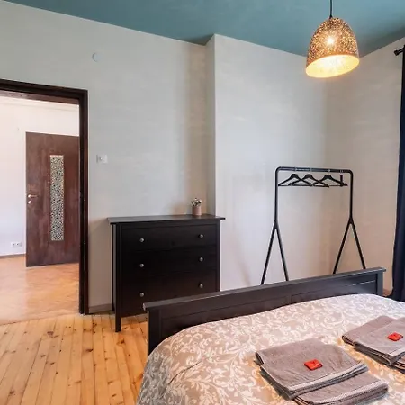 Апартамент 1bd Absolute Center Luxury And Peaceful With Separate Kitchen